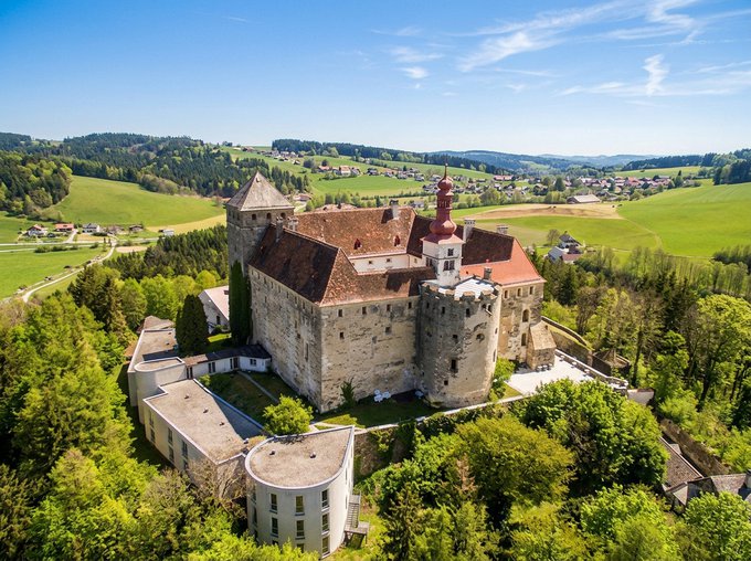 Schloss Krumbach International School (SKIS)